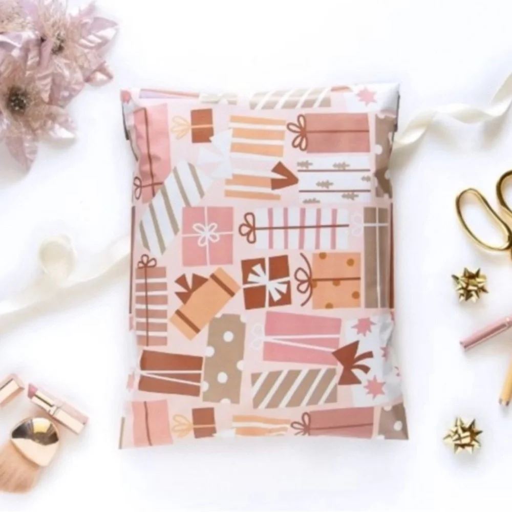 Christmas 10 x 13 Gift Wrap Poly Mailers BRAND NEW pack of 20